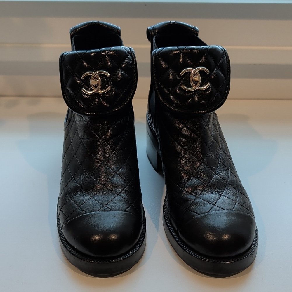 Chic Black Quilted Ankle Boots - Picture 5 of 6